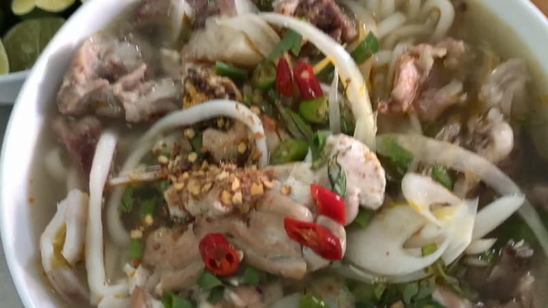 Bánh canh ngập mặt