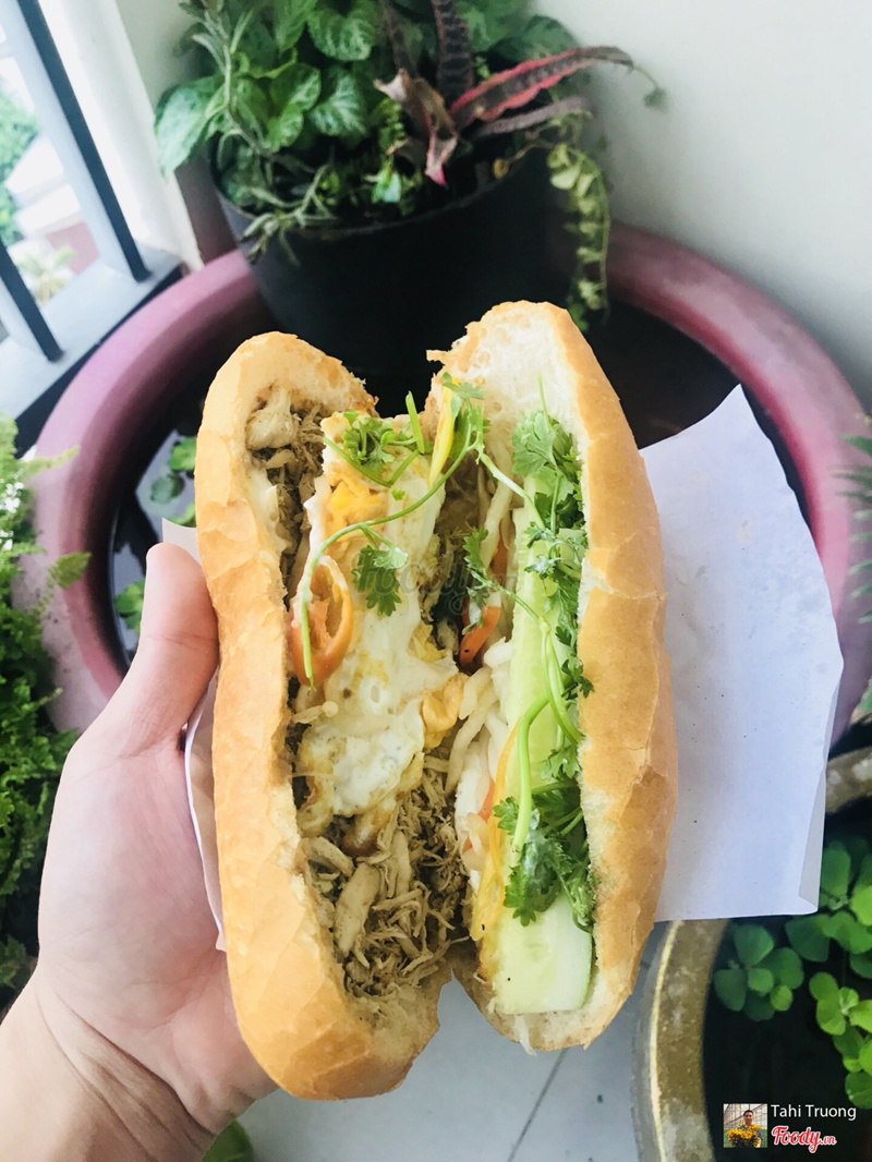 Bánh mì gà trứng