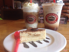 Highlands thì miễn bàn r :))))) ngon k cưỡng lại