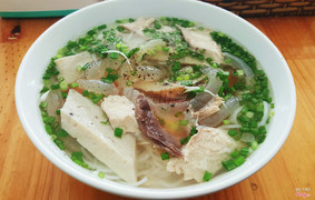 Bún cá chả sứa