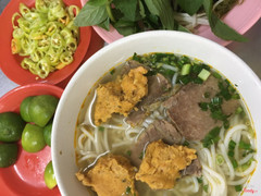 Bún bò chả cua