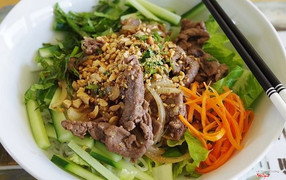 Bún trộn bò tươi