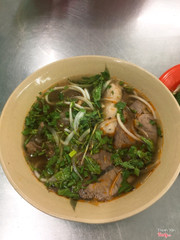 Bún bò thịt gân chả