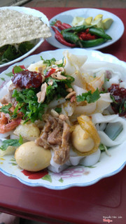 mì Quảng trứng tôm thịt