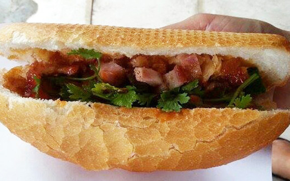 Bánh Mì Heo Quay & Chả Lụa