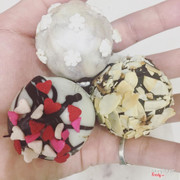 Chocolate phục vụ giáng sinh 2016 của nhà The Truffle Maker ạ.