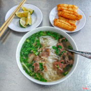 Phở bò tái + bánh quẩy