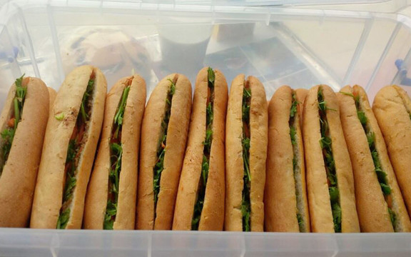 Bánh Mì Que & Bánh Ướt