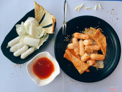 Tokbokki nhân phô mai sốt cay truyền thống