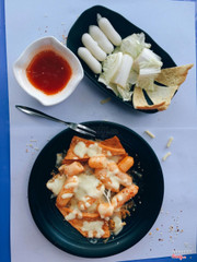 Tokbokki nhân phô mai sốt cay phủ phô mai sợi