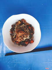 Mì sợi mềm sốt đen Jajang