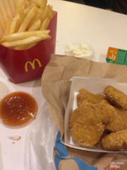 tương ớt sốt tỏi siuuu ngon, gà hơi nhỏ và chát nhưng tiền nào của nấy :d