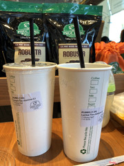 Quá tệ, ko có xíu mùi trà, đã dặn ko đường, ít syrup mà lúc ra như uống nước đường.. ko thể tưởng tượng được lại tệ đến vậy..