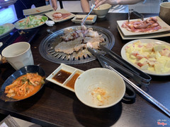  Đồ ăn ít món.... thiếu món nhiều...  nhân viên ít thành ra phục vụ cũng ko thể  nhanh được ... đồ ăn thực sự quá chán và ít .... ko bao giờ quay lại