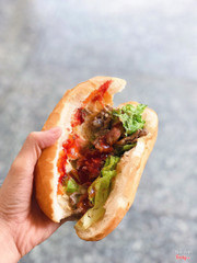 Bánh mì bò sốt phô mai 