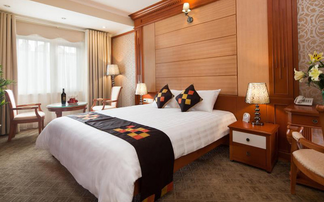 Santa Barbara Hotel - Quán Thánh