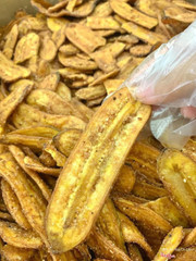 Chuối sấy mè gừng