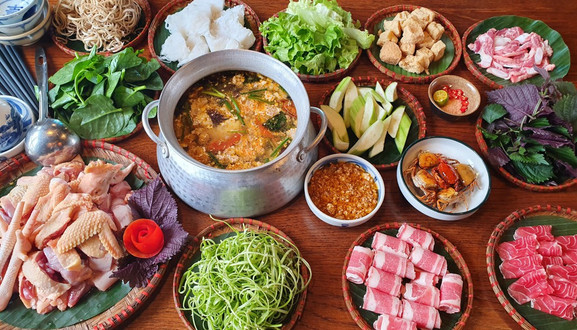 Lẩu Bà Thúy - Ngoại Giao Đoàn