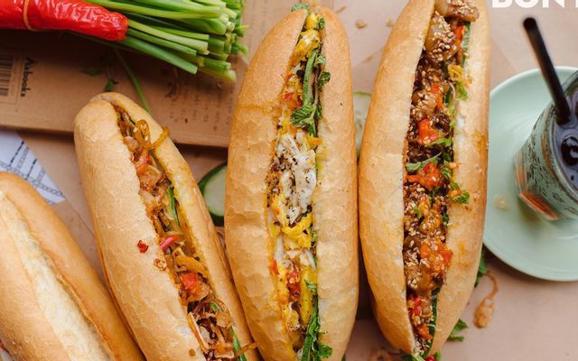 Bánh Mì Cuốn Cầu Vòng