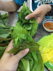 Bao nhieu day rau cho 1 cuon banh xeo!!! 5-7 loai rau tuoi ngon
