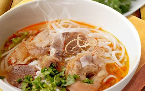 Bún Bò Huế - Lotte Mart Nam Sài Gòn