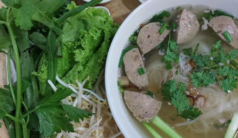 Trường Phú - Hủ Tiếu Mỹ Tho & Bún Gỏi Già - Lê Văn Chí