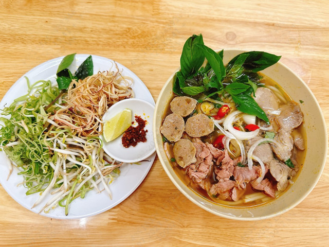 Bún Bò 3B - Bún Bò & Bánh Bột Lọc - Tô Ngọc Vân