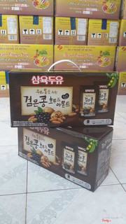 LOẠI NƯỚC UỐNG TỐT CHO MỌI LỨA TUỔI – Phụ nữ có thai: Lượng Omega-3 trong quả óc chó lớn hơn 5 lần trong cá hồi, giúp thúc đẩy sự phát triển đại não của thai nhi và trẻ nhỏ. Nếu các mẹ kiên trì ăn quả óc chó trong suốt thời gian thai kỳ, em bé sinh ra sẽ rất thông minh khỏe mạnh. – Trẻ em, học sinh cần ăn để hỗ trợ cho trí nhớ. Người suy giảm trí nhớ, trí nhớ kém. – Vợ chồng hiếm muộn. Quý ông tinh trùng yếu, Quả Óc chó giúp tăng chất lượng tinh trùng. – Phụ nữ có nhu cầu làm đẹp và giảm cân – Vận động viên, dân chơi thể thao, rất tốt cho xương do có hàm lượng Ca, K, Mg cao. – Người ăn chay, thiếu dinh dưỡng. – Người già khó ăn, khó ngủ, đau yếu. Bệnh nhân tiểu đường, tim mạch, ung thư. – Giúp thần kinh khỏe mạnh, tinh thần thoải mái, tránh các triệu trứng trầm cảm do stress quá nhiều, điều trị chứng mất ngủ, giúp cơ thể ngủ ngon, ngủ sâu hơn. Xách 20 bịch: 340.000