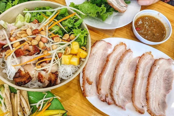 KHÓM Food n Tea - Bánh Tráng Cuốn Thịt Heo & Bánh Gối - Số 4 Chu Văn An