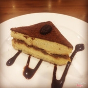 Tiramisu ngon nhưng size bánh nhỏ quá toàn phải ăn 2 cái mới đủ