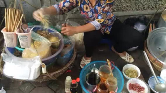 Cô Nụ - Miến, Bánh Đa Trộn