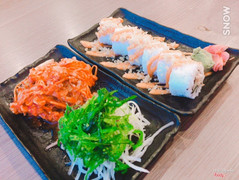 Phần sushi trong combo