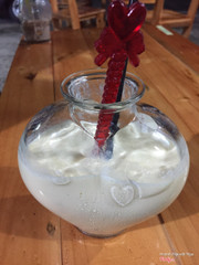 Hôm qua mới uống, gần hết nửa ly mới chụp hình, hihi, thức uống phong phú , nhiều món , có đồ ăn vặt, nguyên liệu thấy toàn là hàng chất lượng đảm bảo an toàn, 