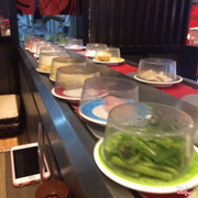 Thức ăn ngon, nhân viên nhiệt tình.