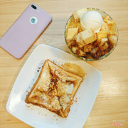 Bingsu xoài phô mai + Bánh mì nướng bánh gạo Injeolmi