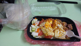 Combo xôi lạp xưởng pate ngon k chịu được!!! Topping chất và nhiều đến nỗi ăn hết xôi vẫn thừa topping :)