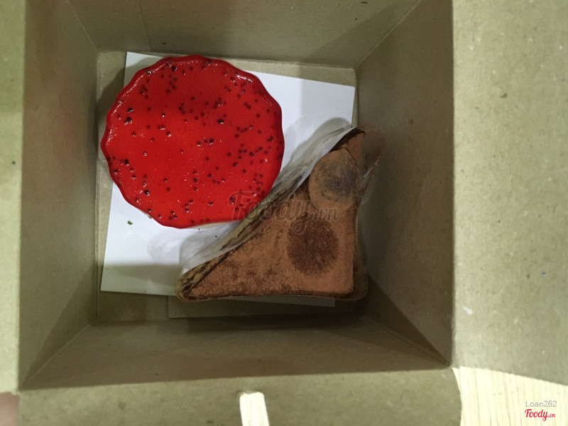 Mouse dâu và tiramisu, hơi nhỏ so với tưởng tượng nhưng chất lượng thì ok!