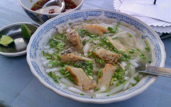 Bánh Canh Chả Cá Bình Dân