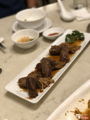 Bò cuộn nấm kim châm