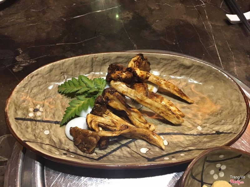 Nấm Matsutake nướng than hoa