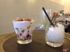 Hoa quả dầm sữa chua 