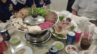 Trong phòng tiệc (của lớp)