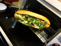 Bánh mì đặc biệt rất ngon nhưng hơi đầy với một người ăn ít như mình
