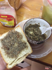 Pate ngon, rất béo.  Mua cùng đơn còn mua cả bánh kem nữa, nói chung mọi thứ đều rất vừa miệng