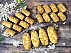 Trên thị trường có rất nhiều bánh mỳ hoa cúc handmade, nhưng để có được chiếc bánh với đúng tiêu chuẩn: cầm chiếc bánh phải thơm lừng mùi hoa cúc, xé thớ dai mà bánh vẫn phải rất mềm, cảm nhận được đúng hương vị ẩm thực của Pháp!  📌Vậy hãy đặt bánh em ngay đi ạ ☎️ 0975769509 ( em Linh 9 tuội ạ 😂)