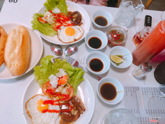 Đây là bò né, mình đi ăn vào lúc sáng, 2 đứa gọi phần combo 80k, ăn no đến trưa luôn 😍