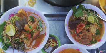 BÚN RIÊU CUA GIÒ HEO, CHẢ CUA