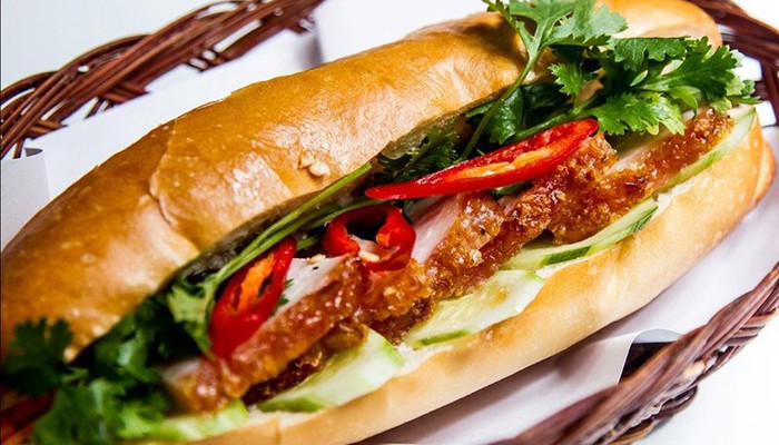 Bánh Mì Heo Quay Tám Chương - Hoàng Bá Bích