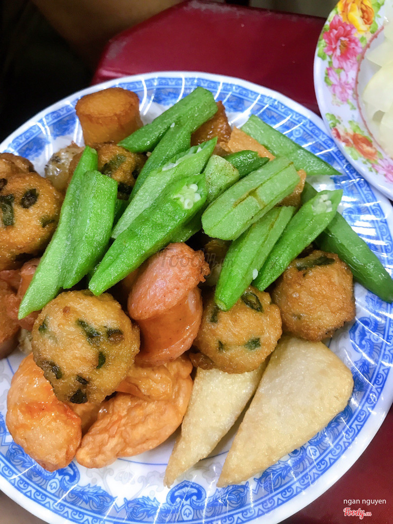 Chị Na Cá Viên Chiên, Mì Trộn & Ăn Vặt An Dương Vương ở Quận 5, TP