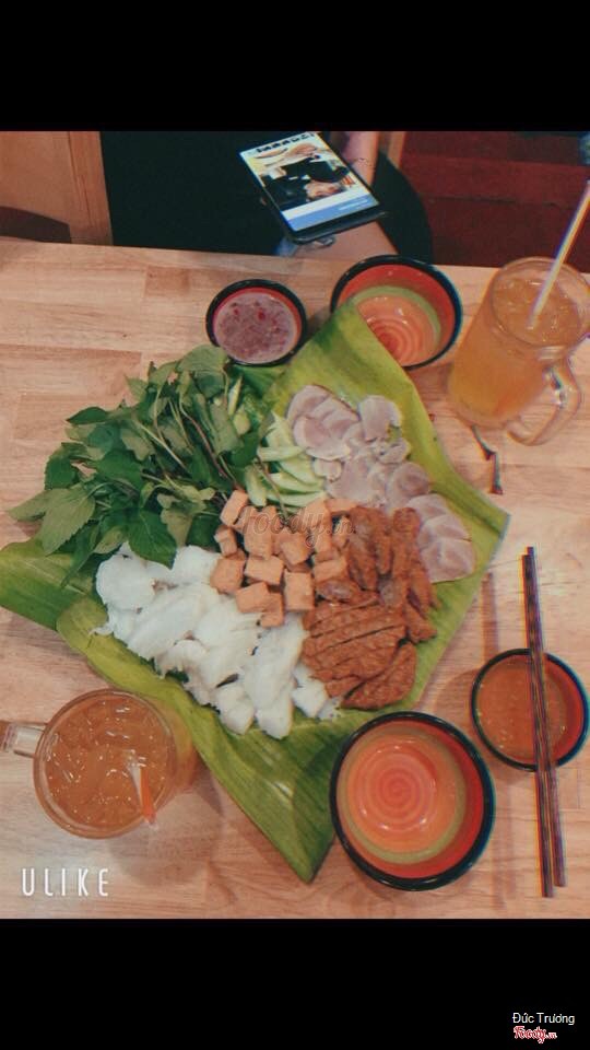 Gọi 1 phần combo 2 người ăn 2 cốc trà đá đồ rất nhiều ngon hơn ở chỗ khác hương vị các món chuẩn bắc sẽ còn ghé lại quán